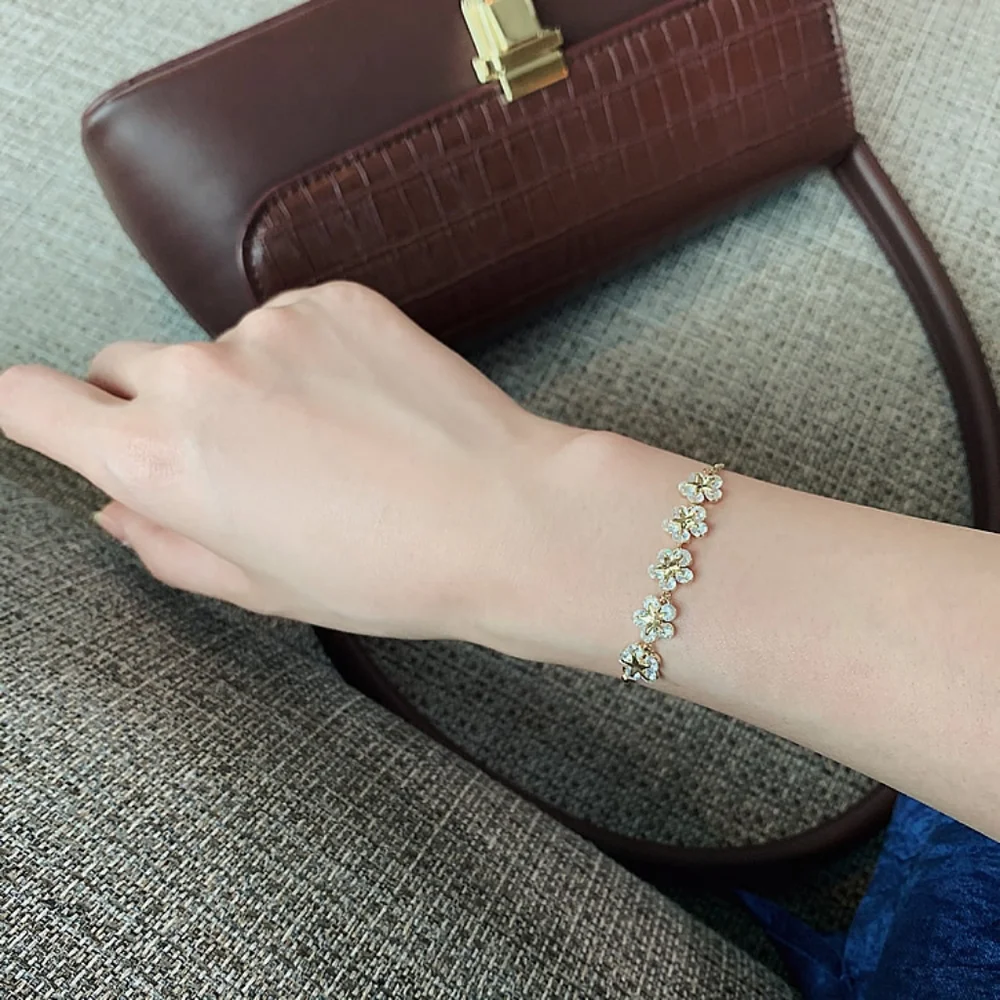 Lux Gold Flower Bracelet - Picture 2 of 2